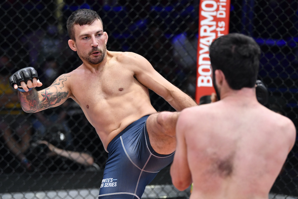 Chad Anheliger Kicks Muin Gafurov. UFC Apex Arena. Chad Anheliger фото взвешиваний.